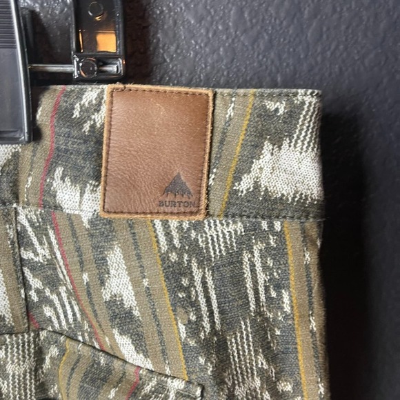 Burton Men's Green/Multicolor Moxie Kelp Guatikat Print Boardshorts Size 38 - Picture 9 of 10